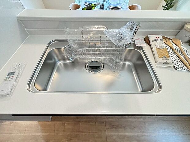 【その他設備】広いシンクはお料理前後も使いやすく便利です♪