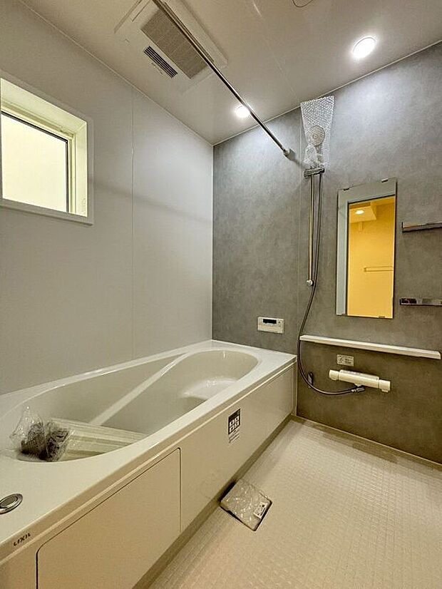 【バス】〈2号棟〉☆ユニットバス☆一坪の広々としたバスルーム♪足を伸ばして一日の疲れを癒しましょう♪