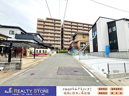 前面道路含む外観