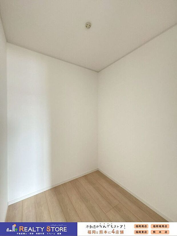 【収納】〈2号棟〉☆ウォークインクローゼット☆衣類はもちろん、バッグや季節用品もまとめて収納可能♪