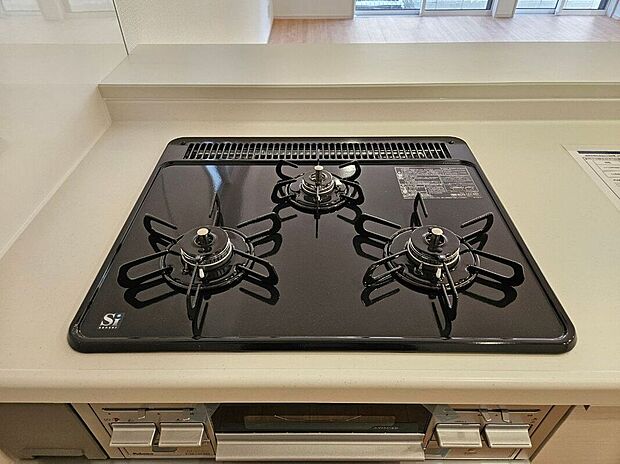 【その他設備】火力にこだわるお料理など、使い勝手良好の3口コンロです♪