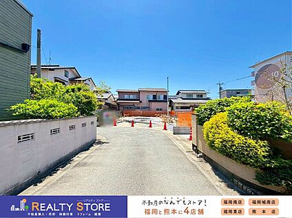 前面道路含む外観