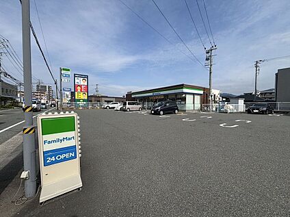 ファミリーマート福岡今宿三丁目店 640m