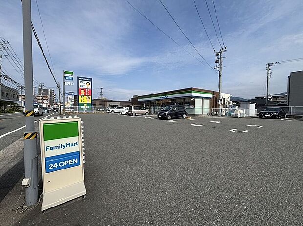 ファミリーマート福岡今宿三丁目店(約640m)