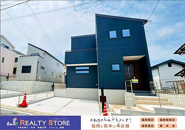 【外観】〈2号棟〉落ち着いた色合いがオシャレなモダンの外観♪