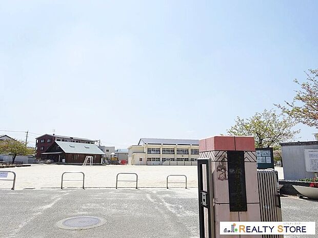 春日市立春日北小学校（約620m）