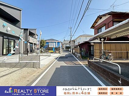 前面道路含む外観