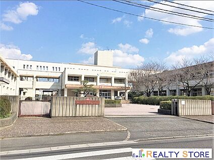 春日市立春日南中学校 550m
