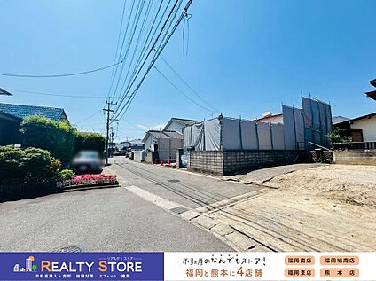 前面道路含む外観