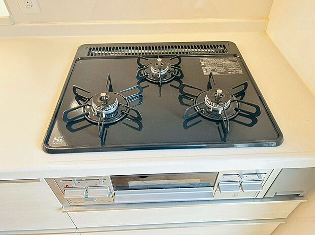 【その他設備】火力にこだわるお料理など、使い勝手良好の3口コンロです♪