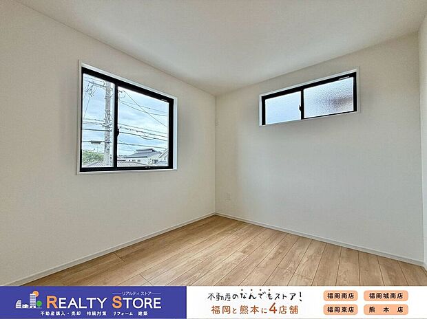 【室内】〈2号棟〉腰高の窓で配置がしやすく、子供部屋におすすめです♪