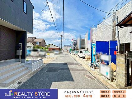 前面道路含む外観