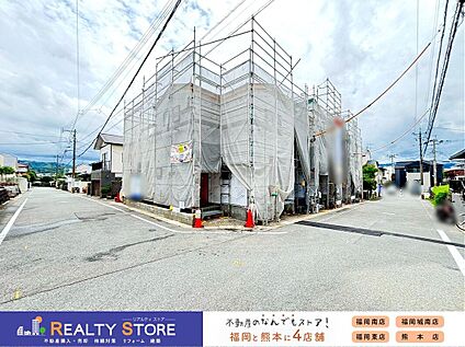前面道路含む外観