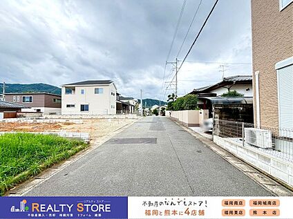 前面道路含む外観
