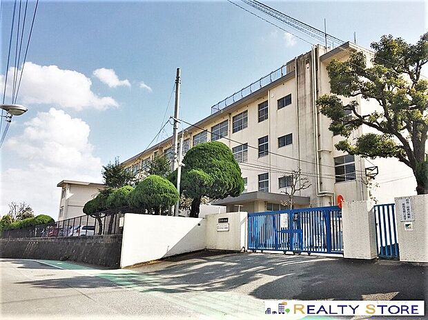 福岡市立小笹小学校（約1,000m）