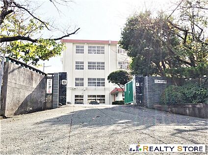福岡市立平尾中学校 950m