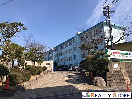 福岡市立金山小学校 760m