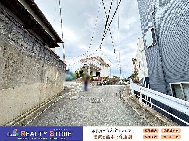 【前面道路含む外観】■現地【2026年10月】撮影■