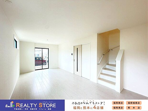 ☆2号棟☆【寛ぎの空間】リビングは家族全員の集まる憩いの場、この場所を通じて家族の楽しい会話が聞こえてきそうなリビングですね♪