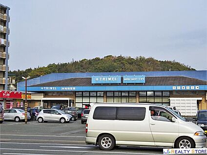 トライアルマート和白店 700m