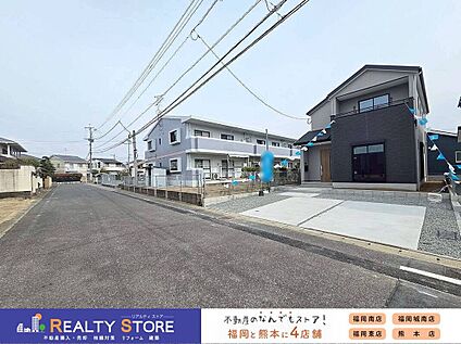 前面道路含む外観