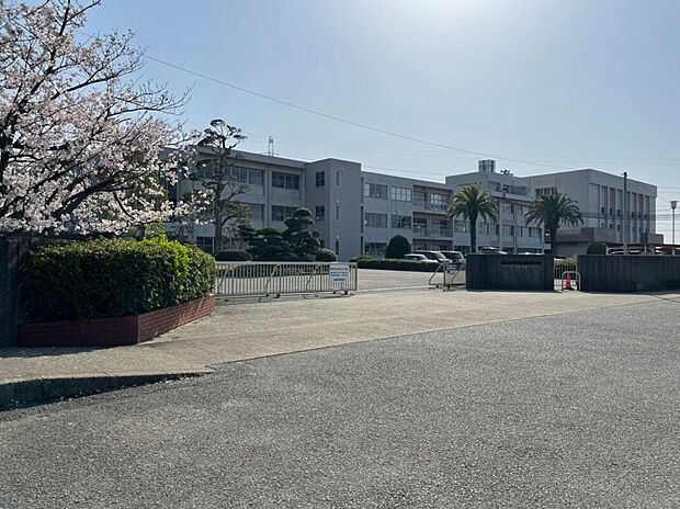 粕屋東中学校(約850m)