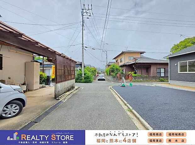【前面道路含む外観】【前面道路】現地（2026年5月）撮影