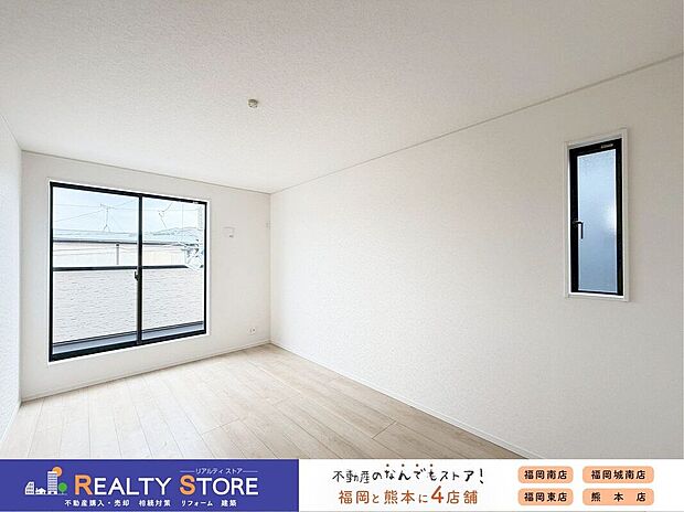 【室内】【洋室】バルコニーに面した明るいお部屋♪