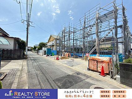 前面道路含む外観