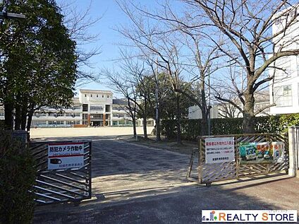 粕屋町立粕屋中央小学校 1300m