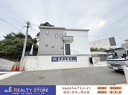 前面道路含む外観