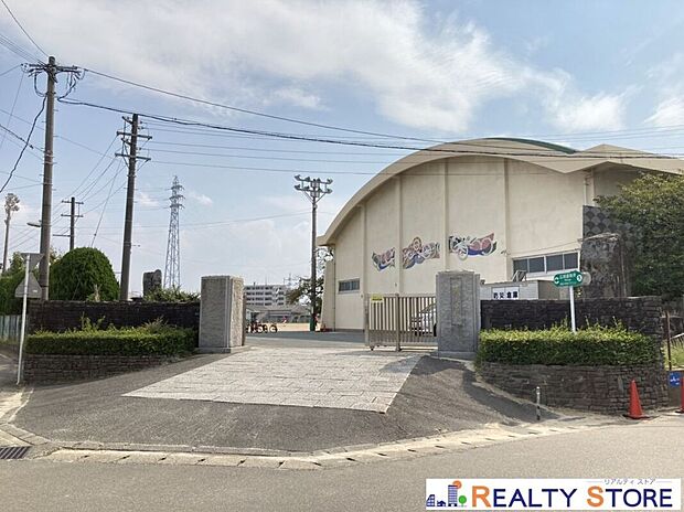 新宮町立新宮小学校(約1,300m)