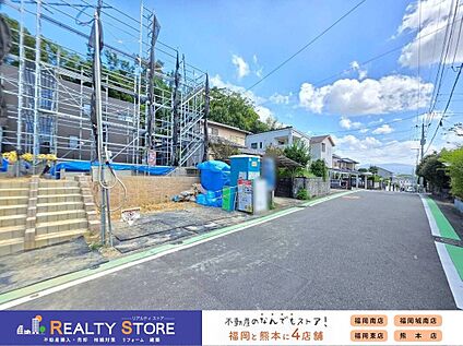 前面道路含む外観