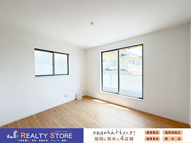 【室内】☆B号棟☆【洋室】バルコニーに面した明るいお部屋♪W.I.Cを備えており主寝室におススメ♪