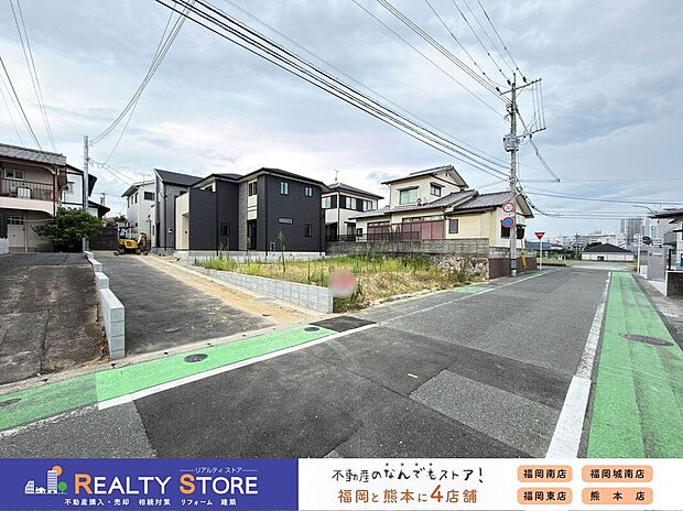 【前面道路含む外観】【前面道路】☆現地(2026年8月)撮影☆