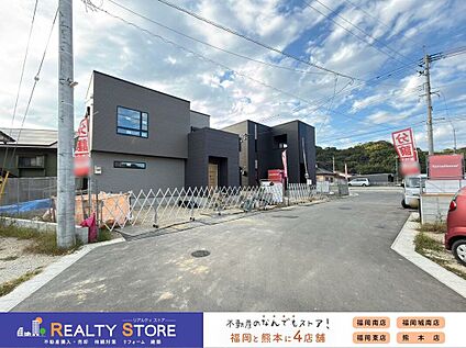 前面道路含む外観