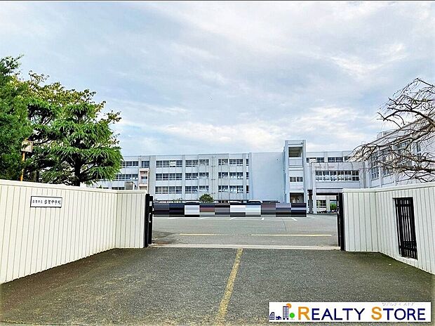 古賀市立古賀中学校(約750m)