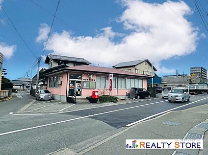粕屋仲原郵便局 180m