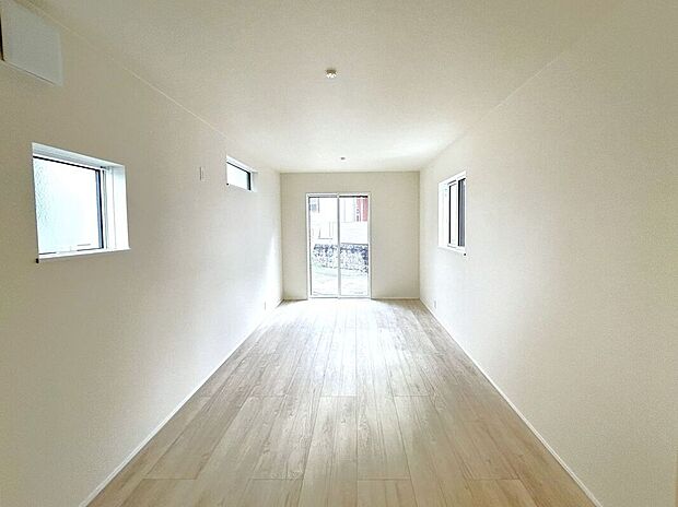 ☆リビング☆3面採光♪暖かな光が差し込みます♪