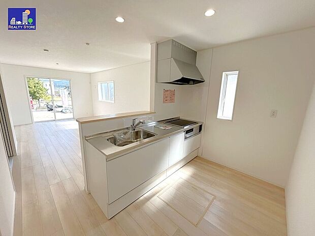 ☆リビング☆温かみのあるナチュラルな床色のリビング♪空間が明るい印象になり、家具やインテリアが合わせやすく人気のある色味です♪