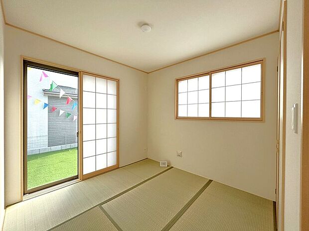 ☆和室☆リビングに面したほっと安らぐ和の空間♪お子様の室内遊び場や来客時に重宝する一部屋です♪