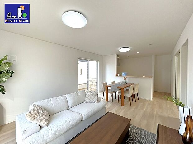 ☆リビング☆温かみのあるナチュラルな床色のリビング♪空間が明るい印象になり、家具やインテリアが合わせやすく人気のある色味です♪