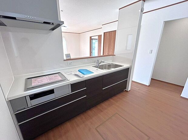 ☆キッチン☆人気のIHコンロに床下収納、パントリーなど主婦に嬉しい設備揃ってます♪