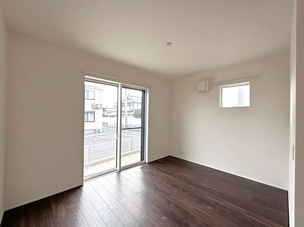 ☆6.75帖洋室☆W.I.Cを備えており主寝室におススメ♪