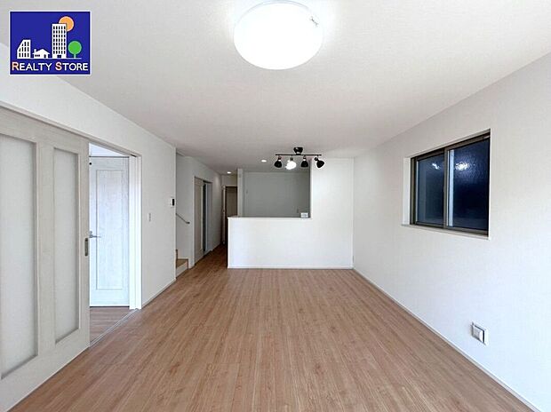 ☆リビング☆家具を置いてもゆとりの広さ♪19.75帖の広々としたリビング♪