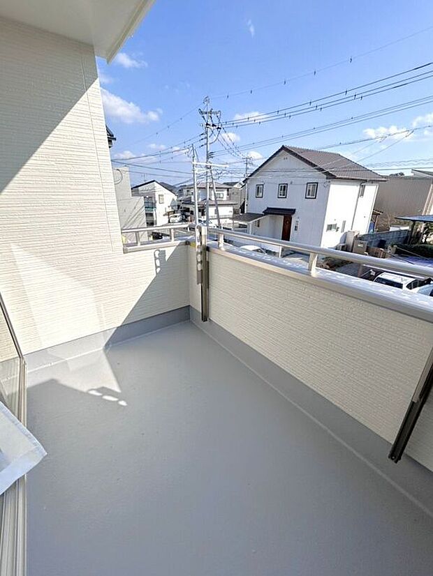 ☆バルコニー☆南向きに面しているので陽当たりも良くお洗濯物もよく乾きます♪