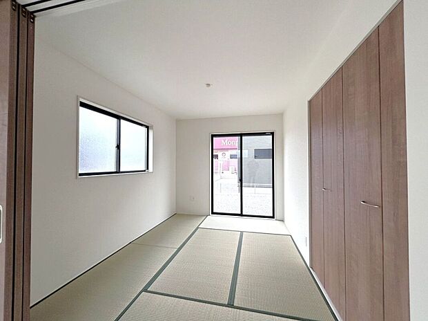 ☆和室☆リビングに面したほっと安らぐ和の空間♪お子様の室内遊び場や来客時に重宝する一部屋です♪