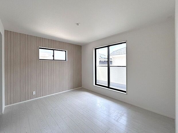 ☆7.0帖洋室☆主寝室におすすめ♪南面バルコニー付き7.0帖♪大窓×小窓の2面採光で明るく開放的な空間♪