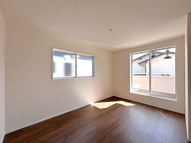 ☆6.7帖洋室☆バルコニーに面した明るいお部屋♪W.I.Cを備えており主寝室におススメ♪