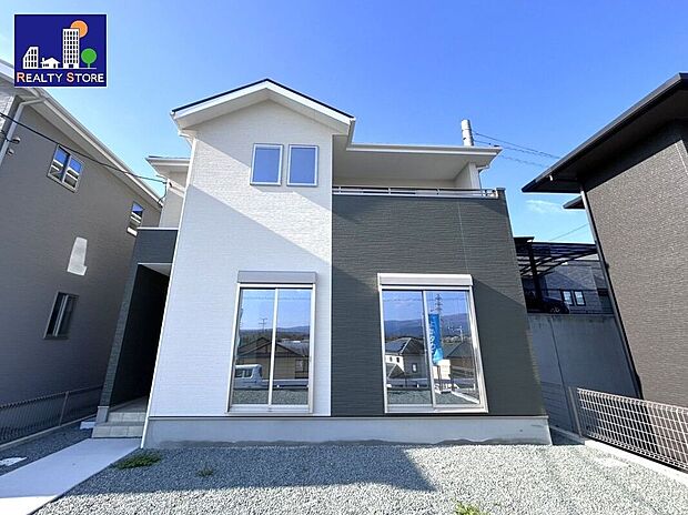 ☆9号棟・外観☆アイボリー×モスグリーン♪